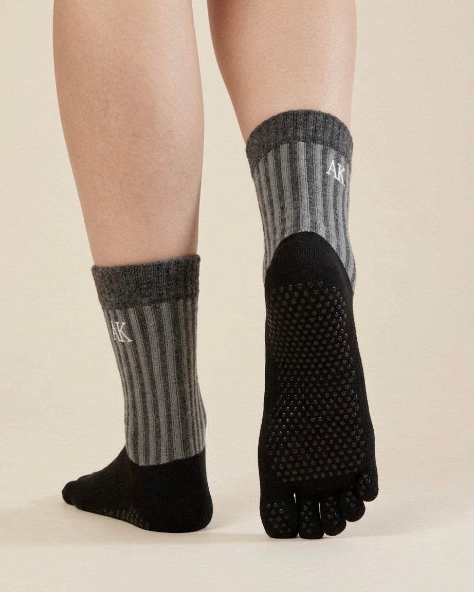 條紋五指止滑襪 AK Stripe Grip Toe Socks - Black
