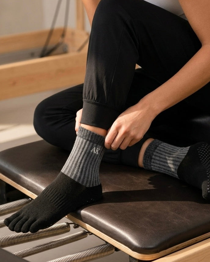 條紋五指止滑襪 AK Stripe Grip Toe Socks - Black
