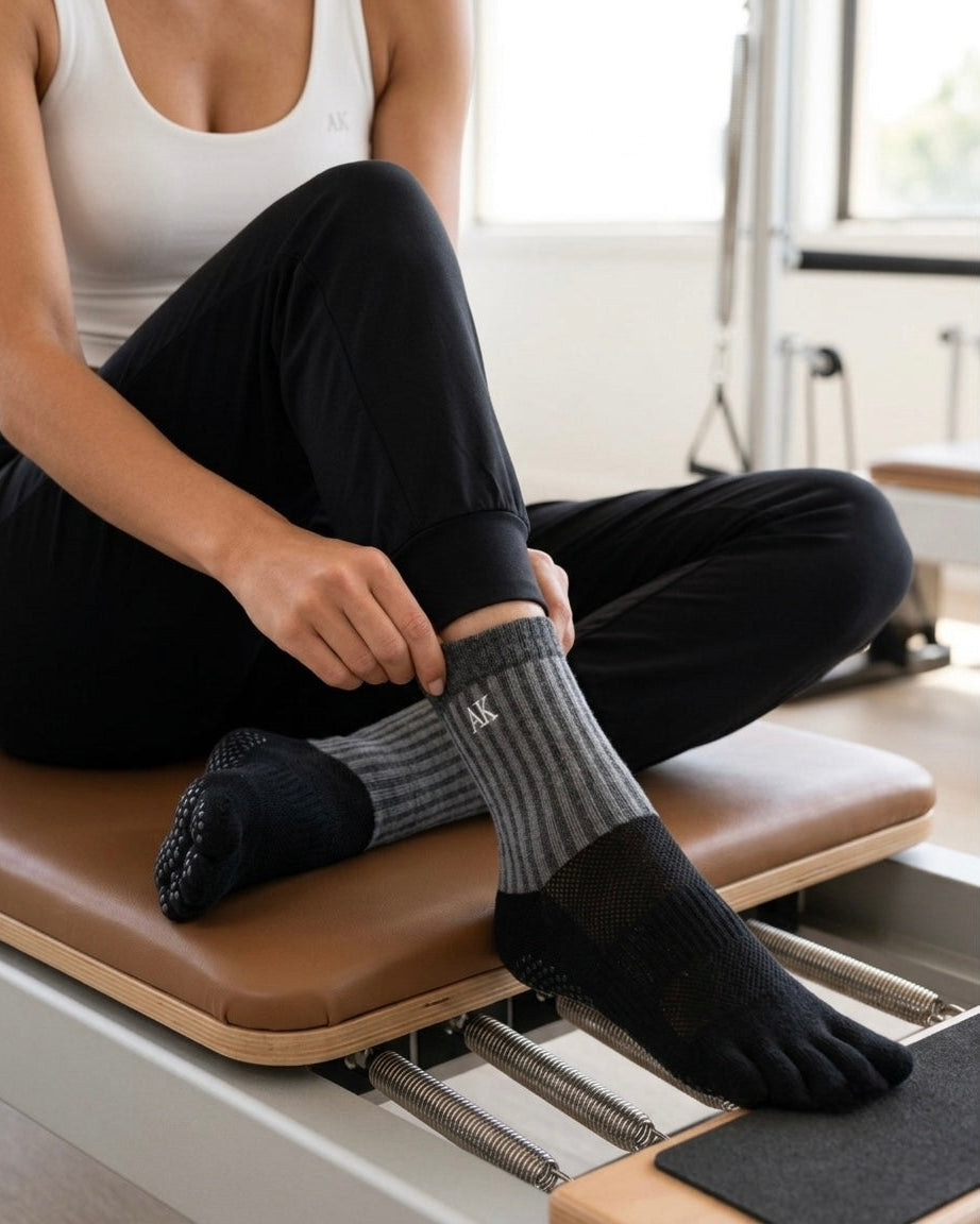 條紋五指止滑襪 AK Stripe Grip Toe Socks - Black